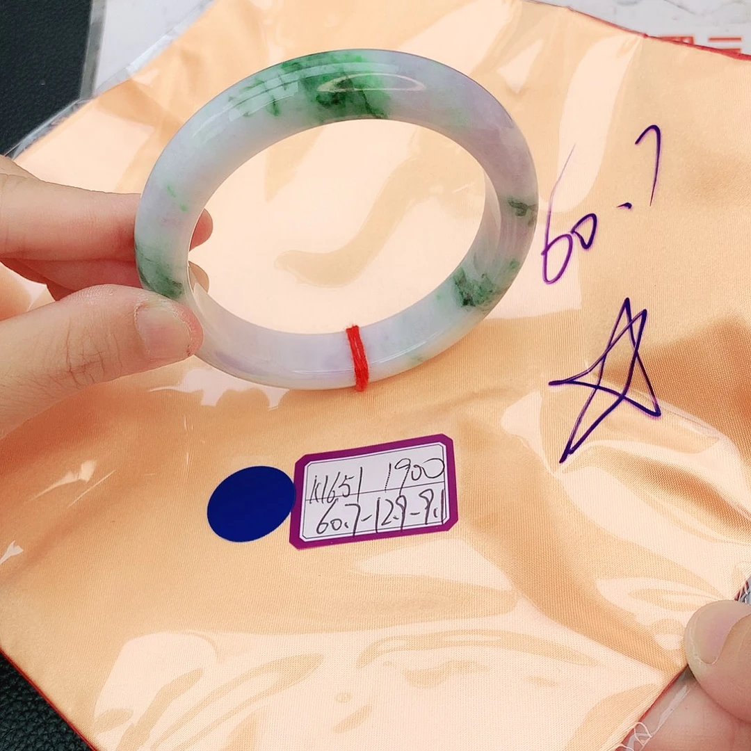 翡翠手镯未镶嵌我