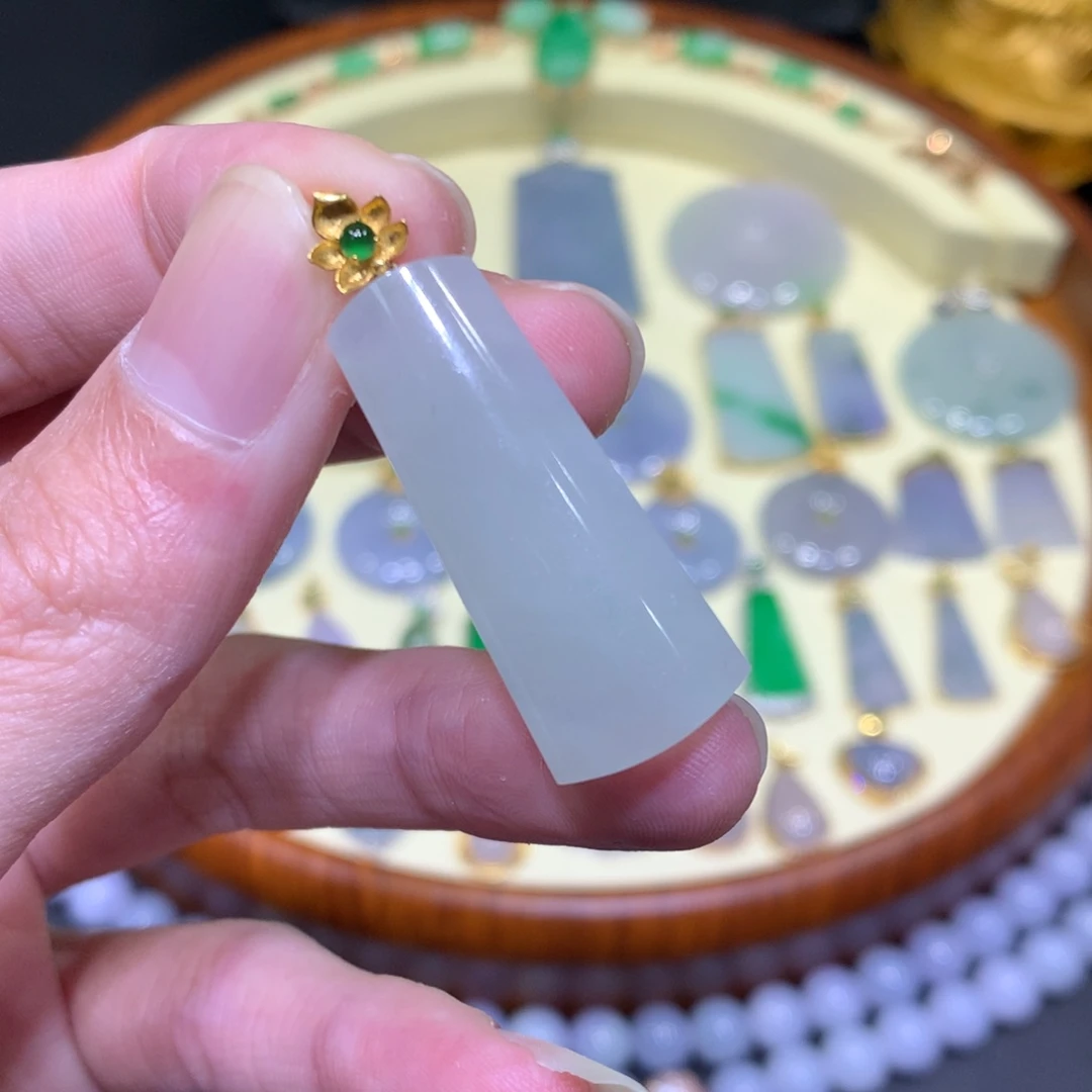 翡翠吊坠(不含链)18K金镶嵌