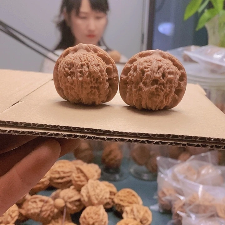 【闪购商品】把件文玩核桃郑***亿42血麒麟尖黄