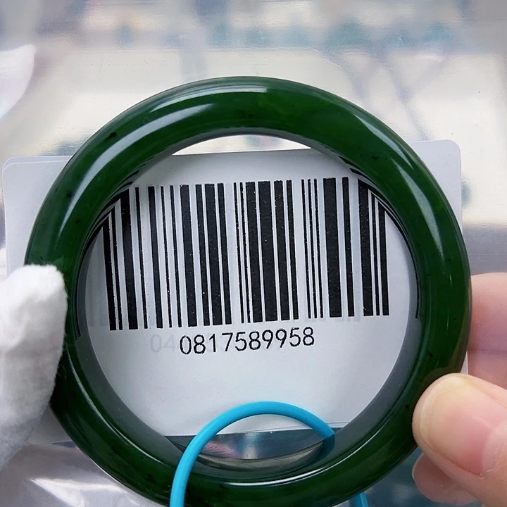 娟***和田玉未镶嵌手镯微瑕55.6