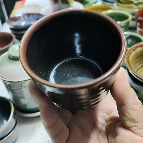 瓷片瓷片，各种摆件，均有瑕疵。沙锅！