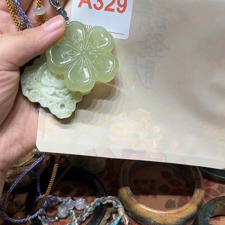 岫岩河磨玉（透闪石质玉）手串未镶嵌独****峨