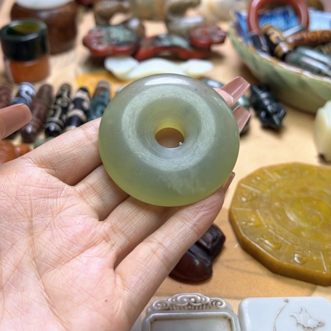 【闪购商品】蛇纹石玉颈饰未镶嵌