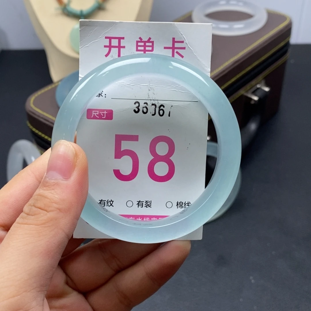 未镶嵌手镯石英岩玉