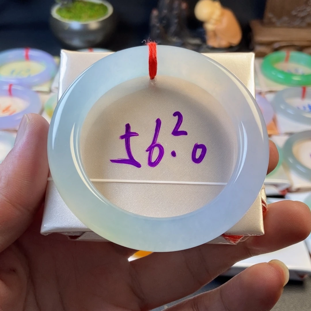 翡翠未镶嵌手镯35、冰胶圆条