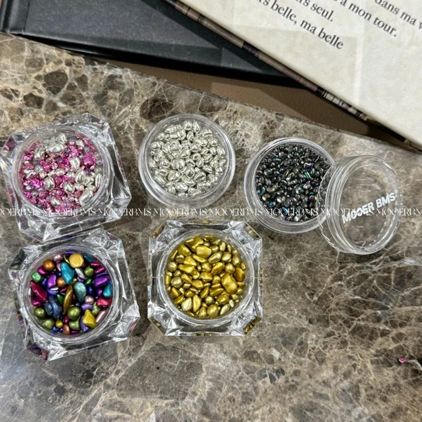 MORE ART 墨尔色彩偏光质感豆豆美甲素材饰品套组