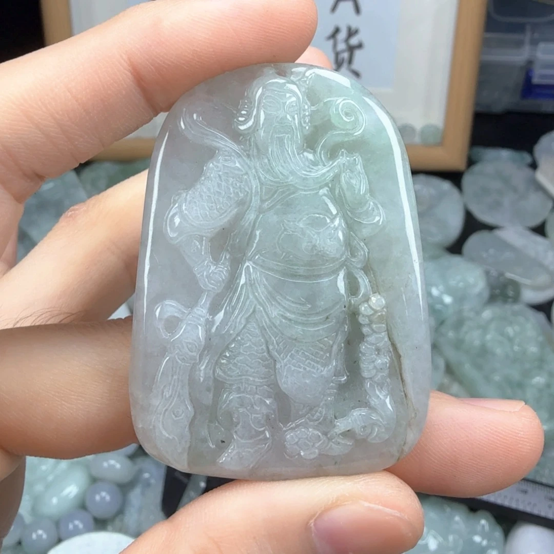 翡翠挂件未镶嵌翡翠