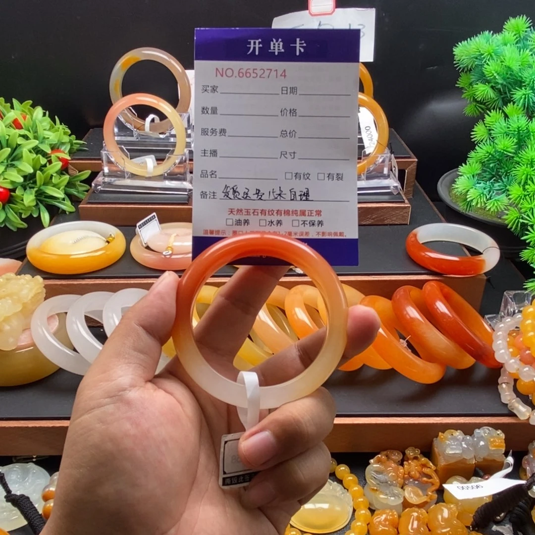 爱***.未镶嵌石英质玉（黄龙玉）手镯52714