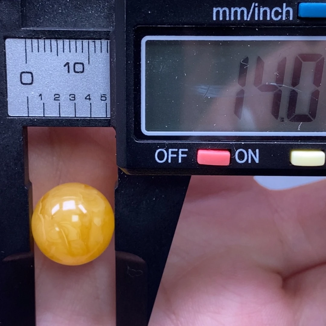 未镶嵌琥珀裸石纯天然