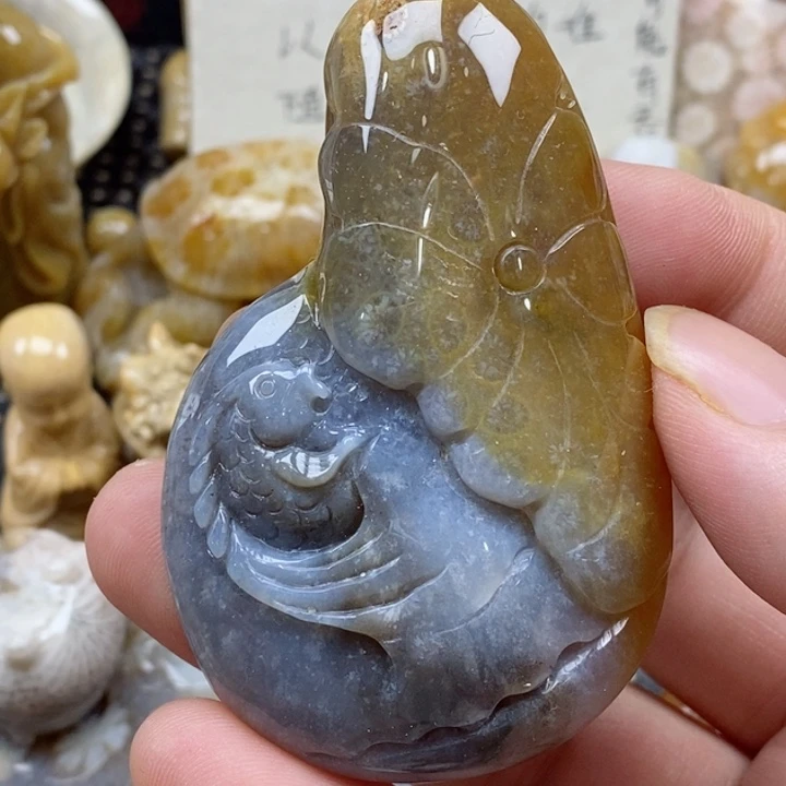 颈饰未镶嵌硅化珊瑚（珊瑚玉）