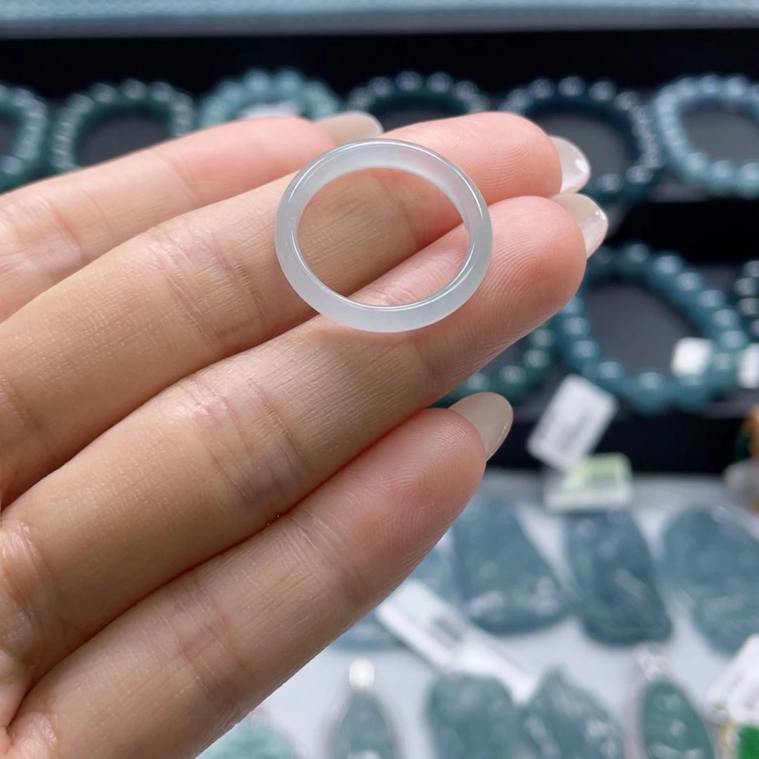 翡翠未镶嵌颈饰戒圈