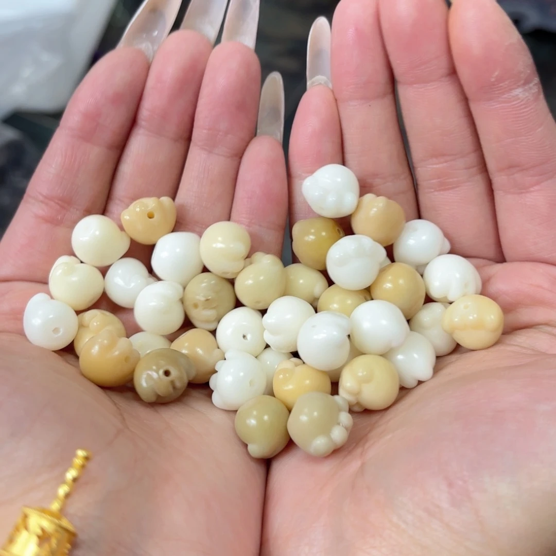 白玉菩提吊坠q12.5mm35颗。猫爪