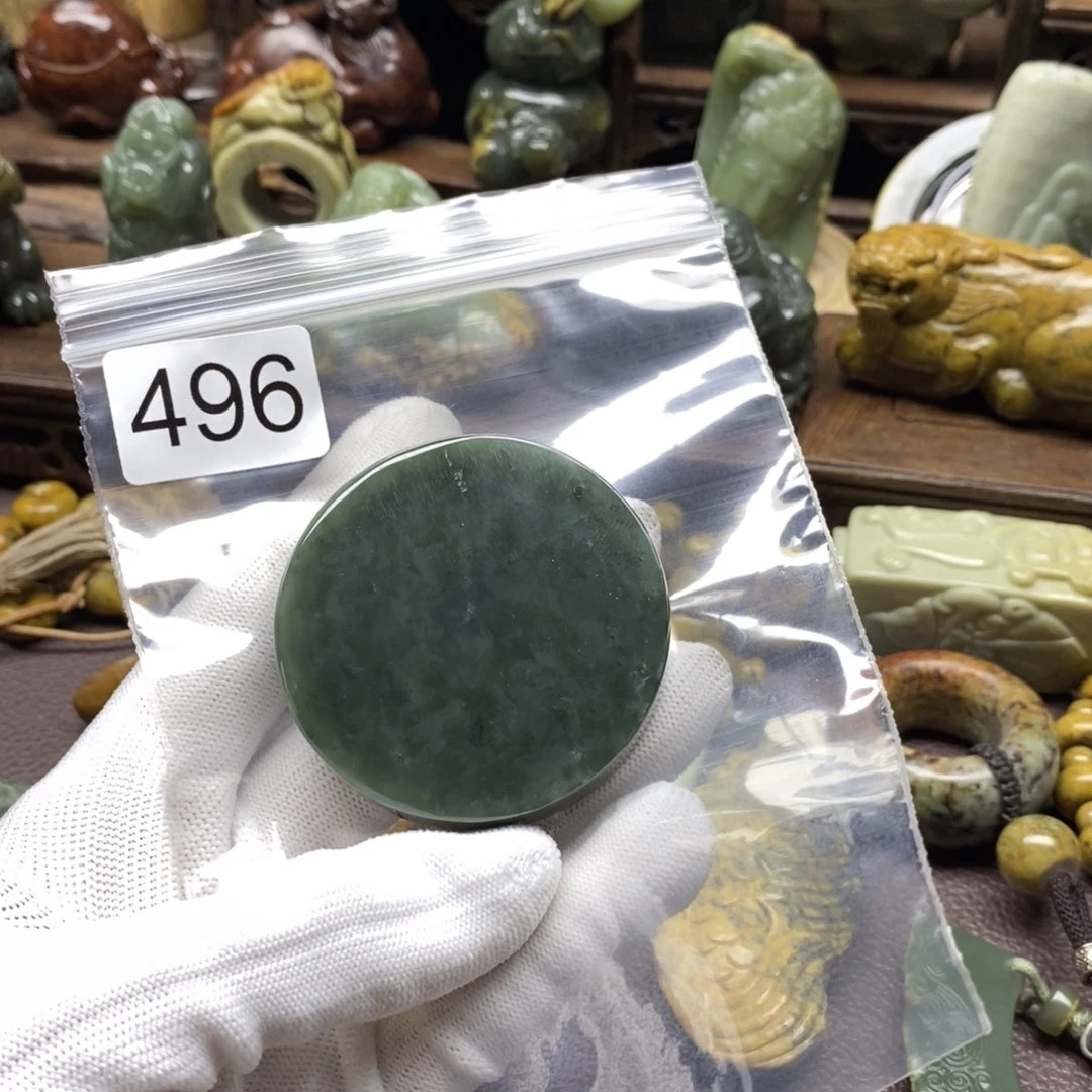 未镶嵌岫岩河磨玉（透闪石质玉）把件