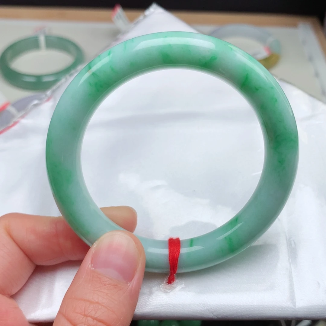 翡翠未镶嵌手镯55.5圈