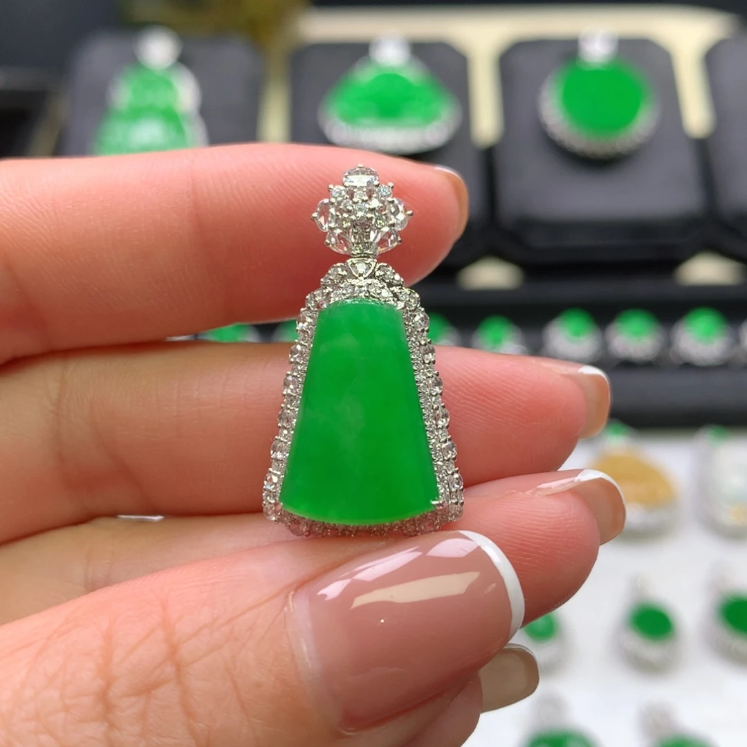 翡翠吊坠(不含链)18K金镶嵌