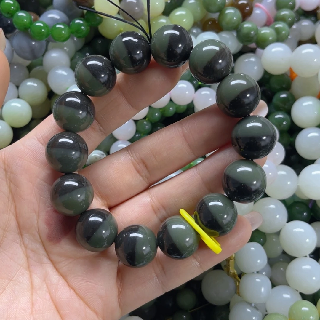 手链未镶嵌和田玉还***哈