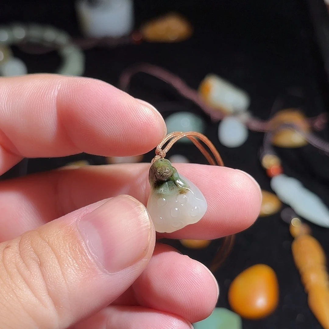 L***L和田玉未镶嵌珠宝奇石