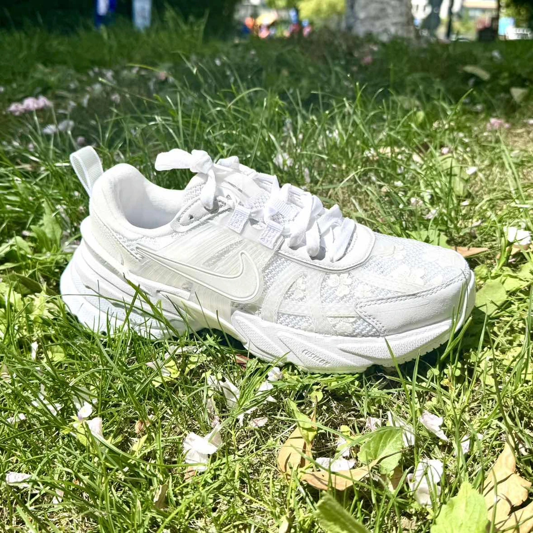 【耐克专属】NIKE耐克女子W NIKE V2K RUN休闲鞋HJ5269-100