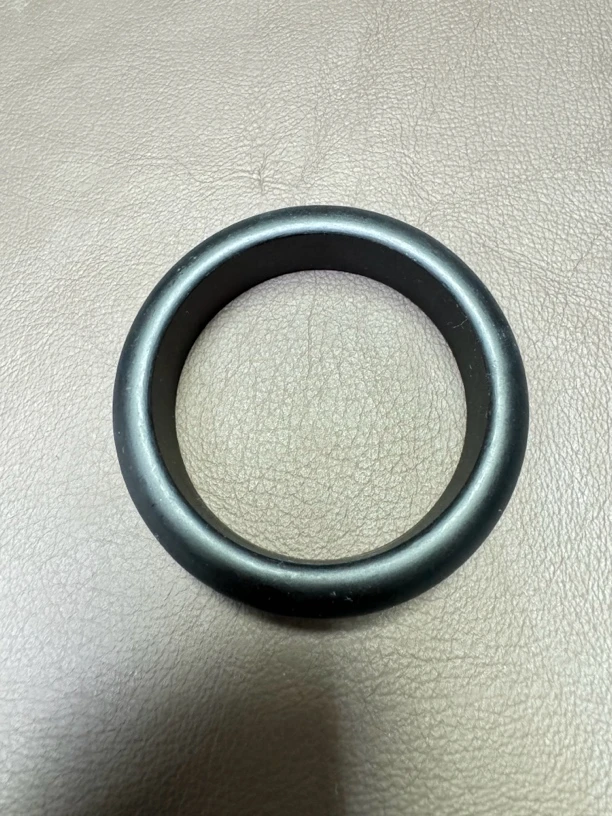 一泊黑色推荐款宽口手镯 F759