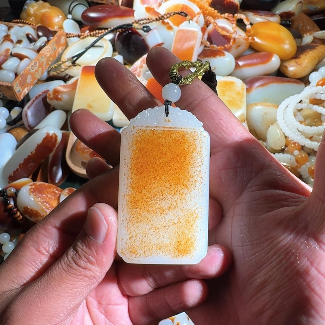 和田玉挂件未镶嵌人*