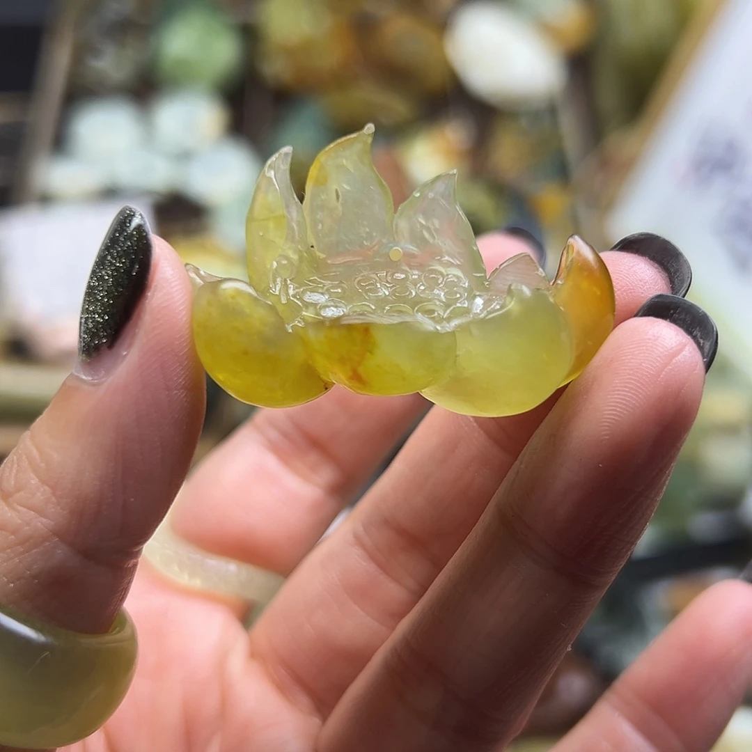 未镶嵌岫玉颈饰花玉莲花