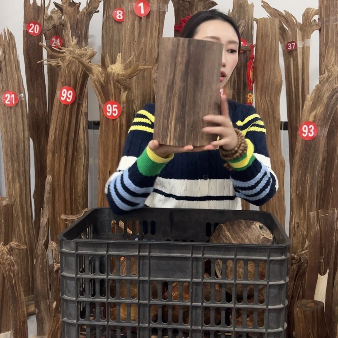 沉香碎屑沉香原材料