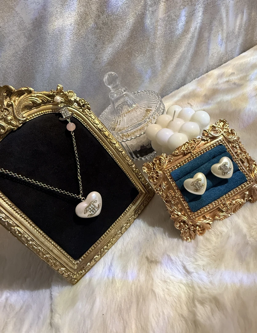 铜合金亚克力项链 千金风白色小桃心项链