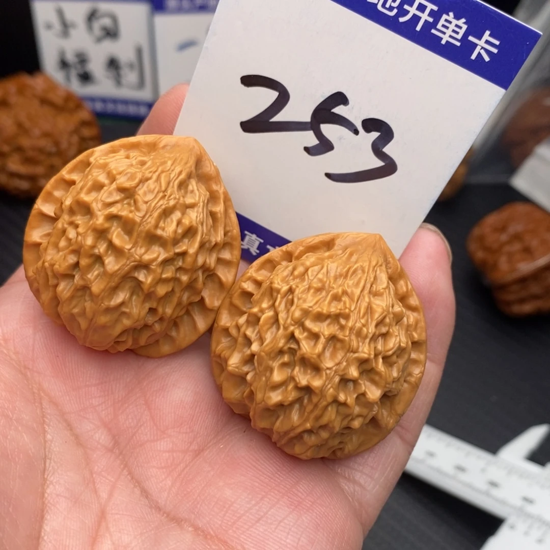 桃核把件金牛35momo