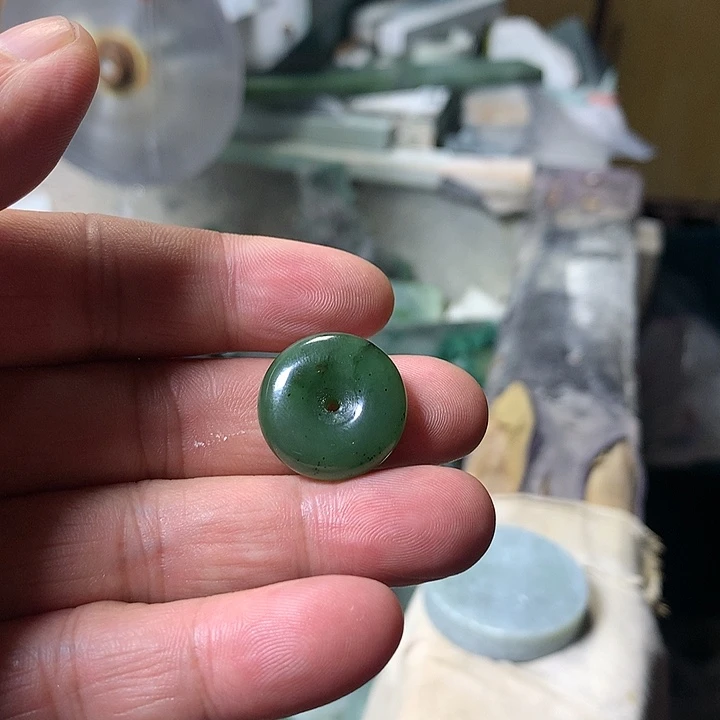 颈饰未镶嵌和田玉（糖玉）