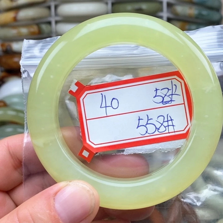 未镶嵌蛇纹石玉颈饰