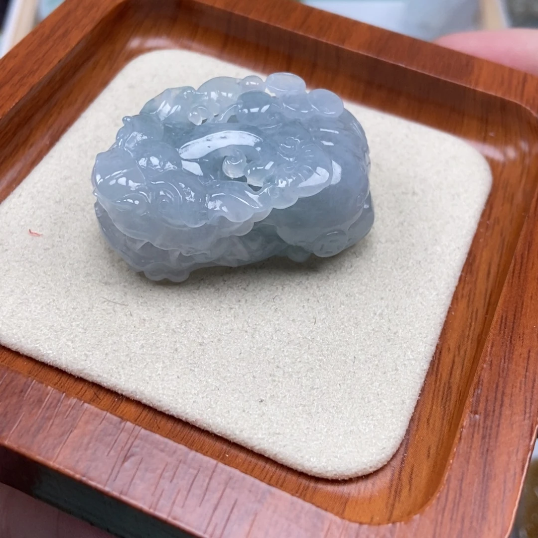 翡翠未镶嵌颈饰如意