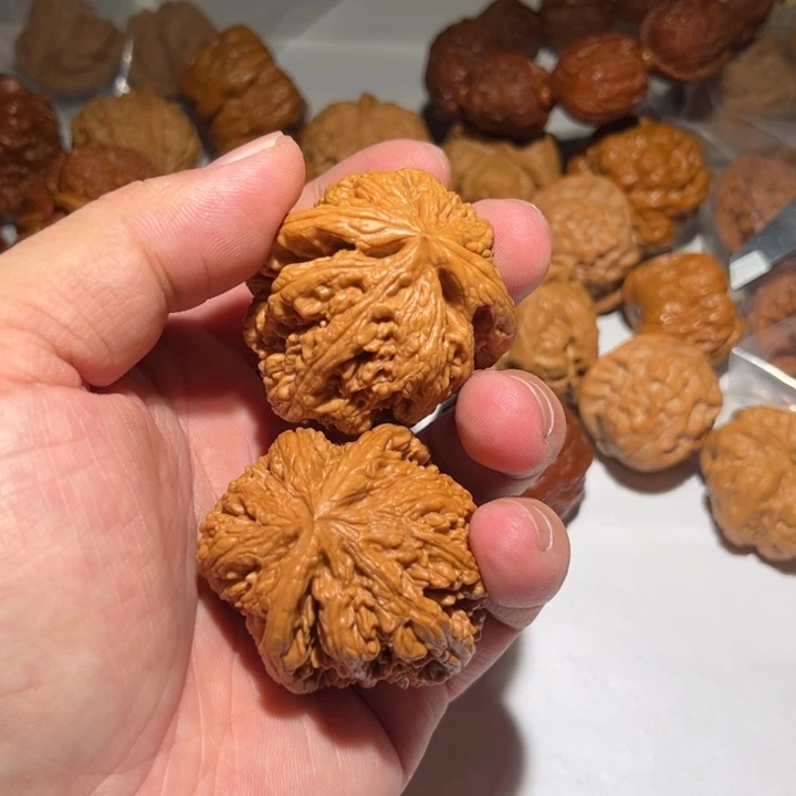 特***鲁桃核吊坠狮子头核桃