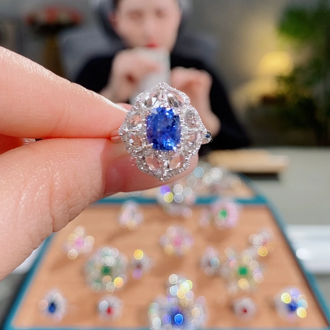 戒指蓝宝石18K金镶嵌1.79ct无烧矢车菊AIGS