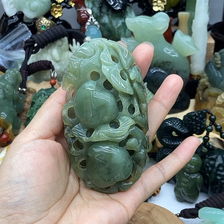 岫玉未镶嵌手把件