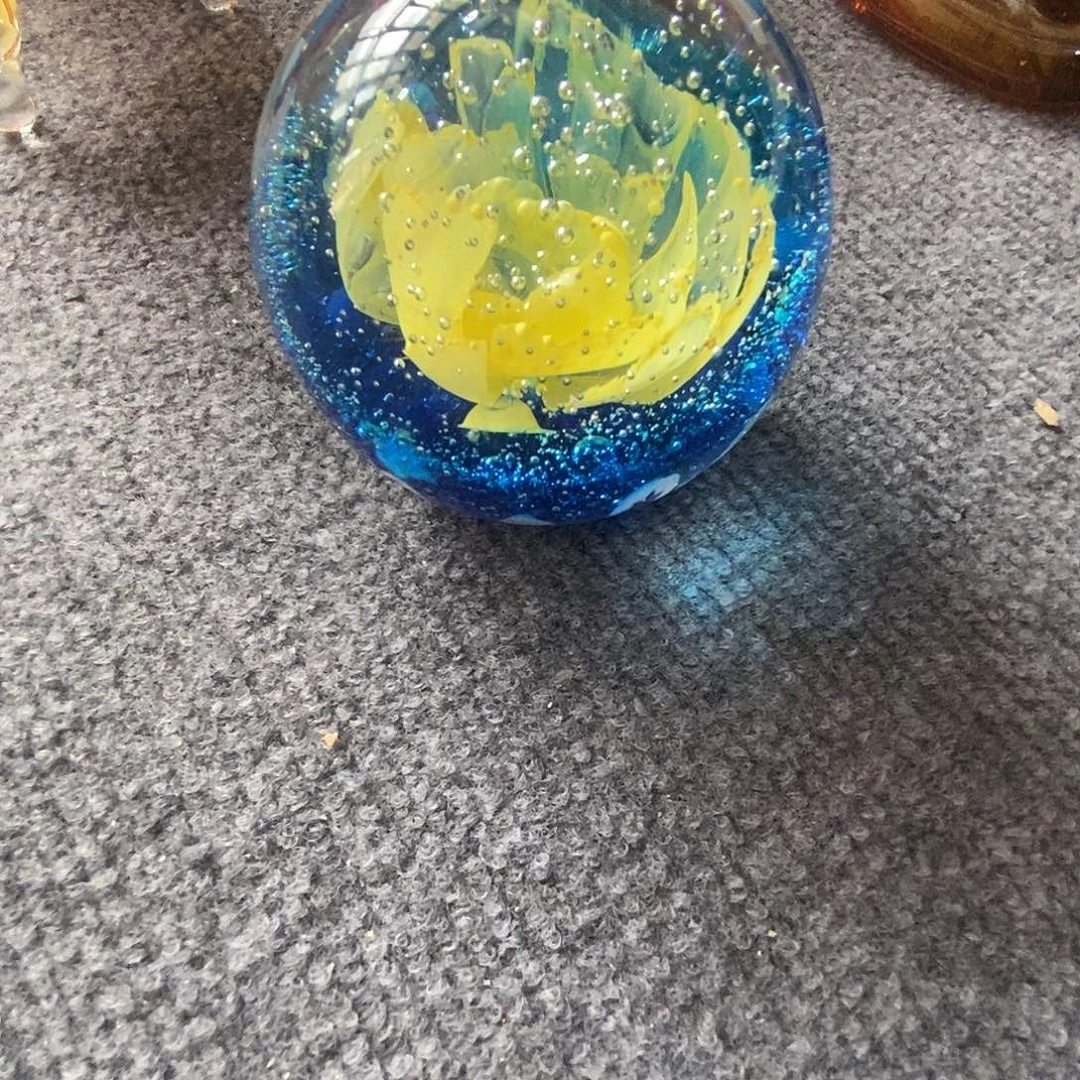 *****琉璃花球一个蓝底黄花