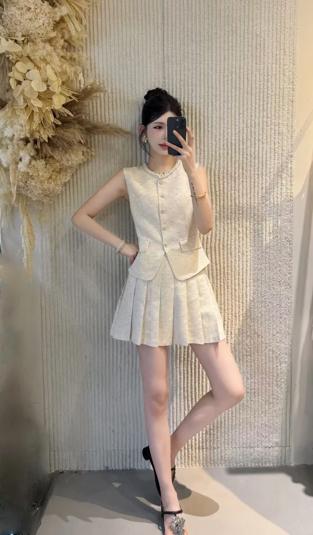 2025夏季新款慵懒风无袖背心上衣搭配百褶裙时尚套装