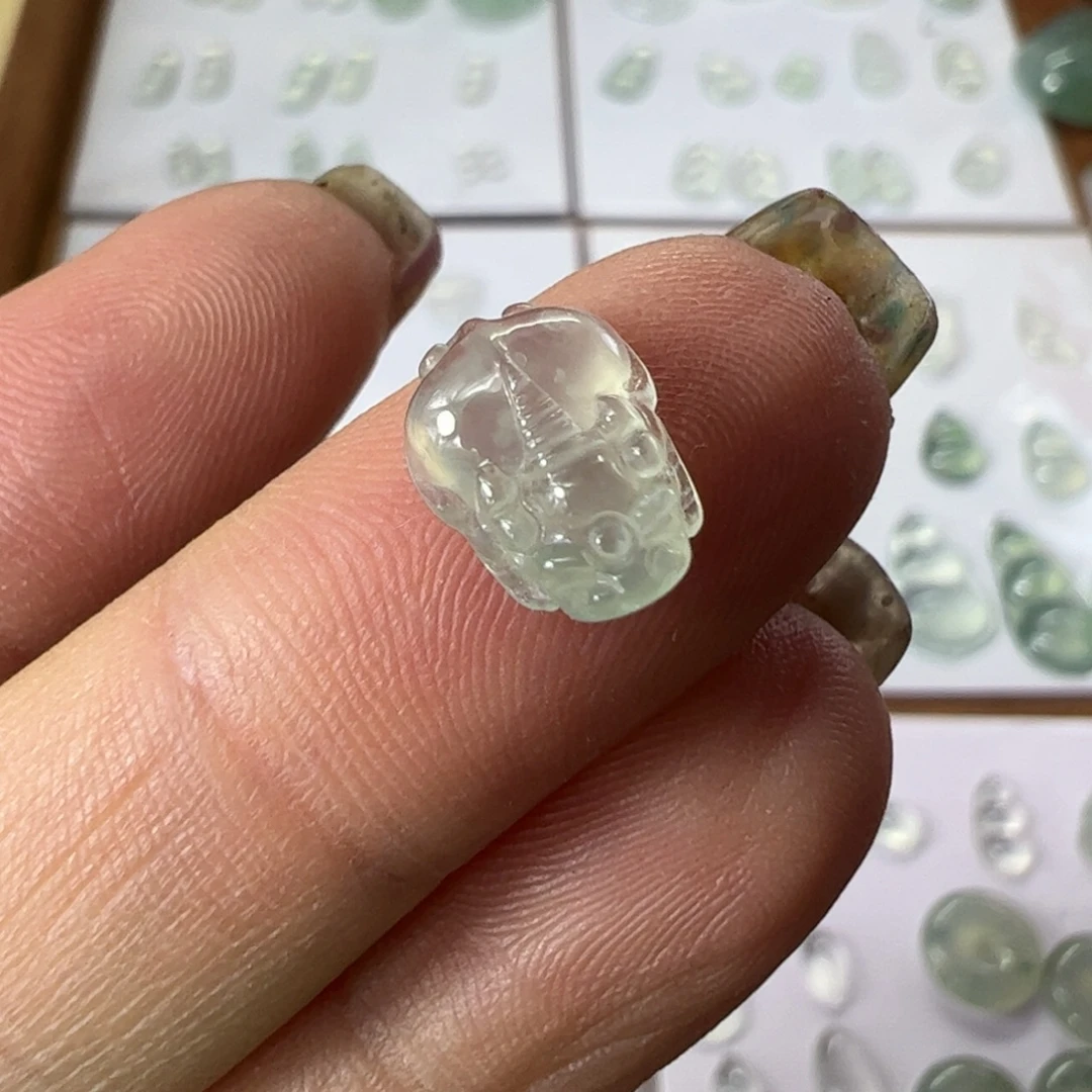 翡翠未镶嵌颈饰缅料翡翠晴水小貔貅