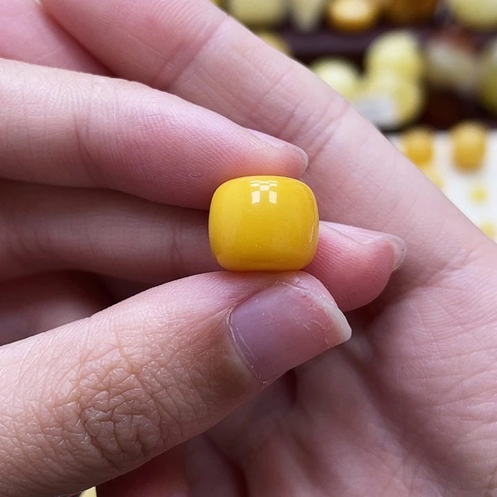 琥珀未镶嵌裸石11.5*9.4mm瑕