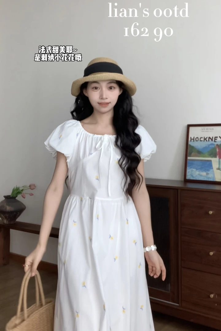 2355 “秘境小花”法式刺绣小花花苞袖连衣裙