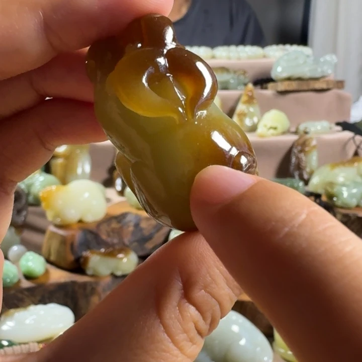 颈饰未镶嵌和田玉（糖玉）