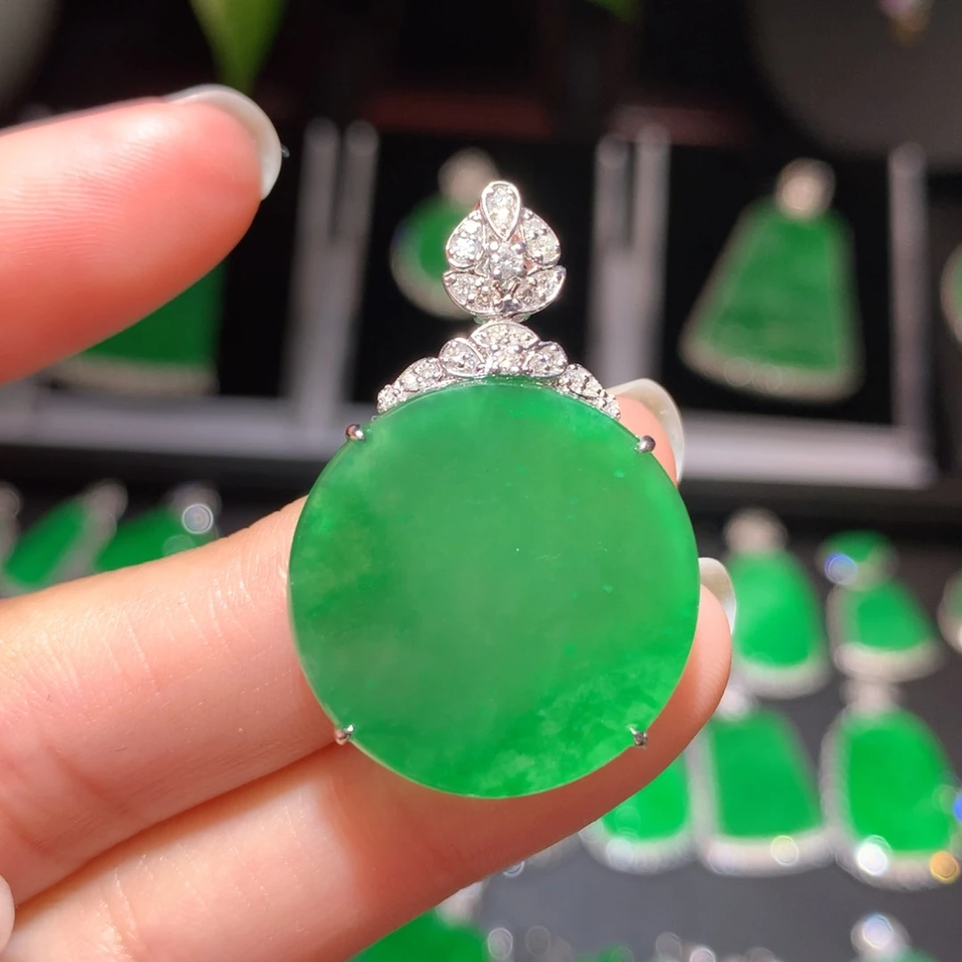 翡翠颈饰18K金镶嵌翡翠