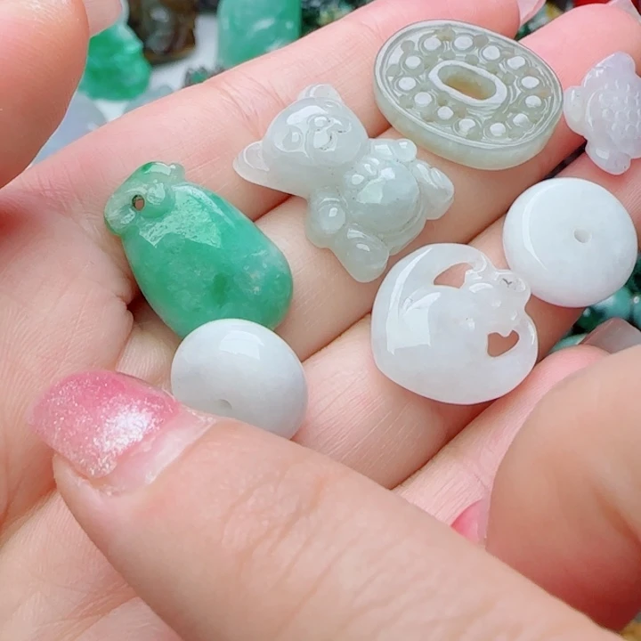 翡翠未镶嵌颈饰天然A货，62