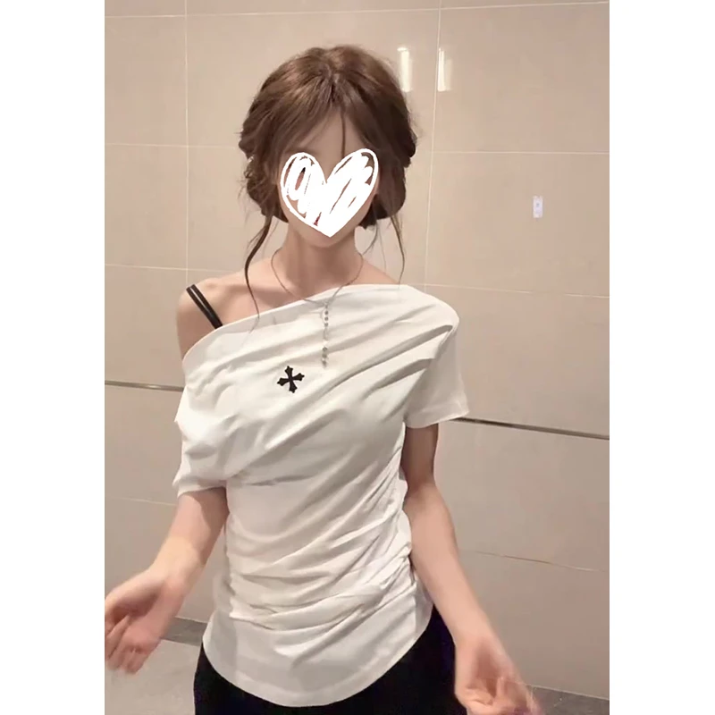 美式复古刺绣十字logo褶皱凉感斜肩短袖女夏季辣妹风露肩显瘦上衣