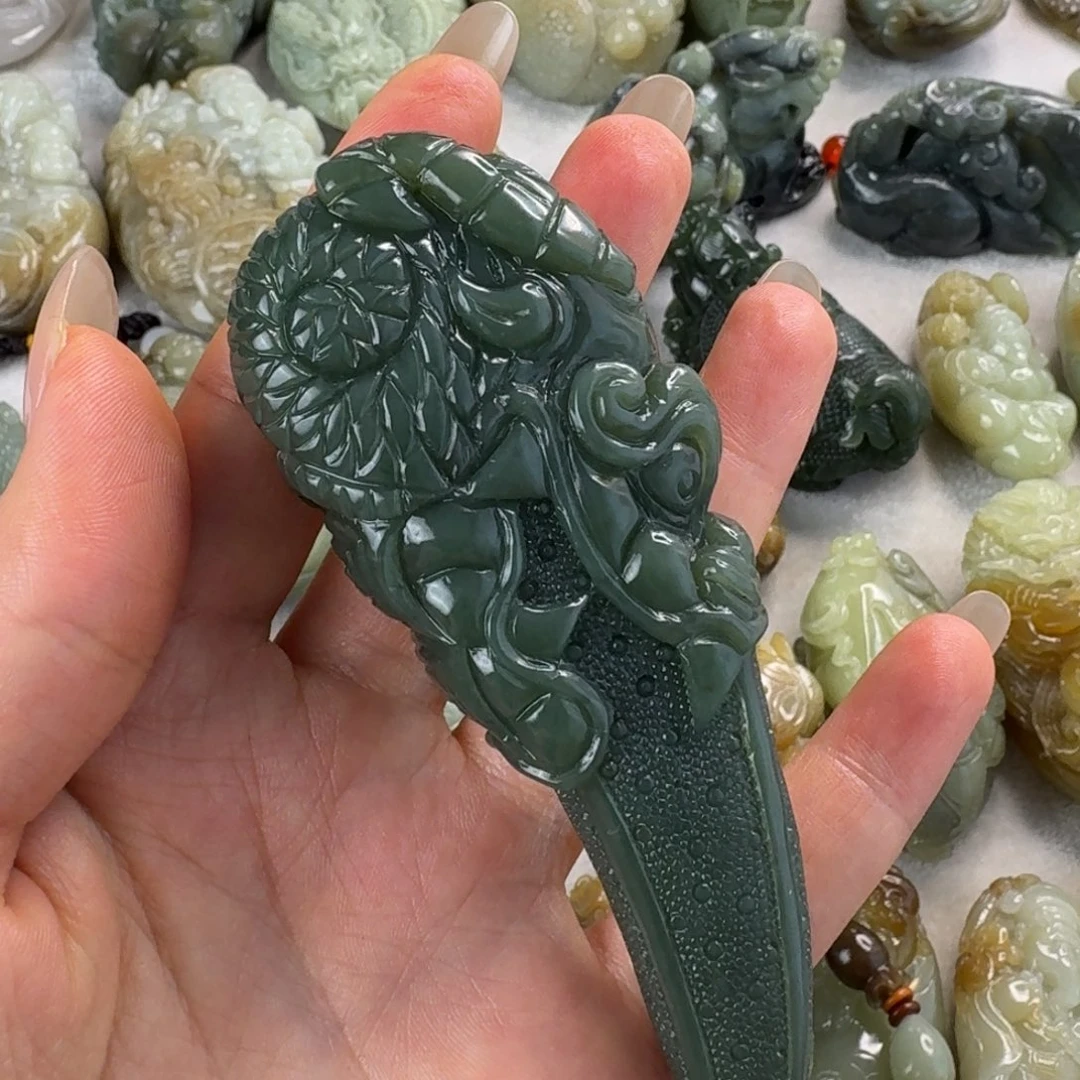 和田玉未镶嵌把件