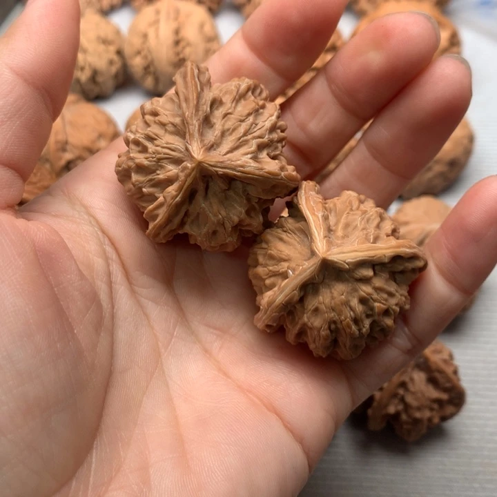 文玩核桃把件盘山三棱37