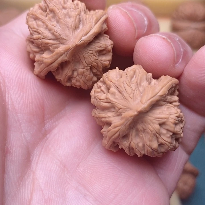 文玩核桃把件30全品纯野生狮子头