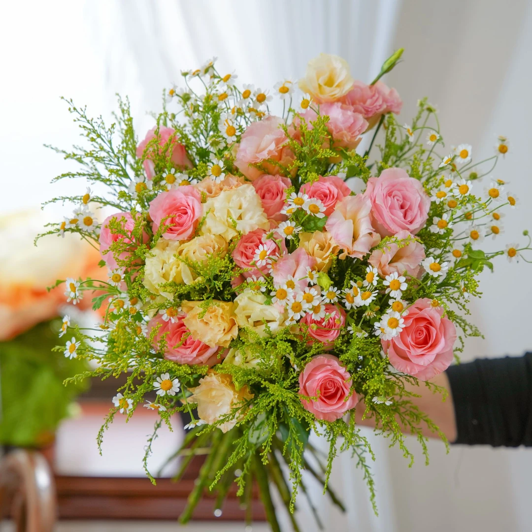【精致生活花束】戴安娜+洋桔梗+洋甘菊+配草】云南鲜花发货