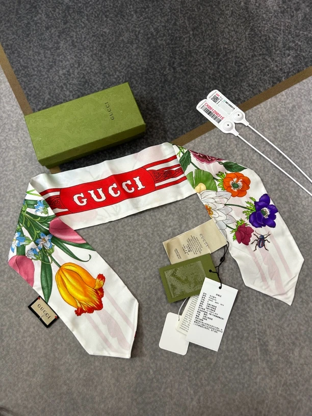 99新 GUCCI/古驰 白色花纹丝巾 微瑕