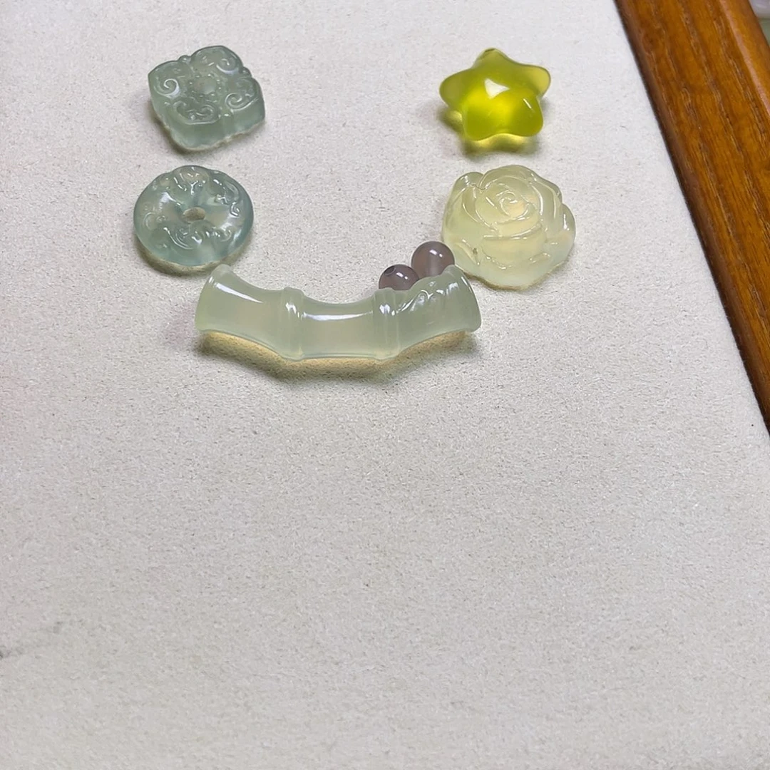 蛇纹石玉未镶嵌吊坠满***星