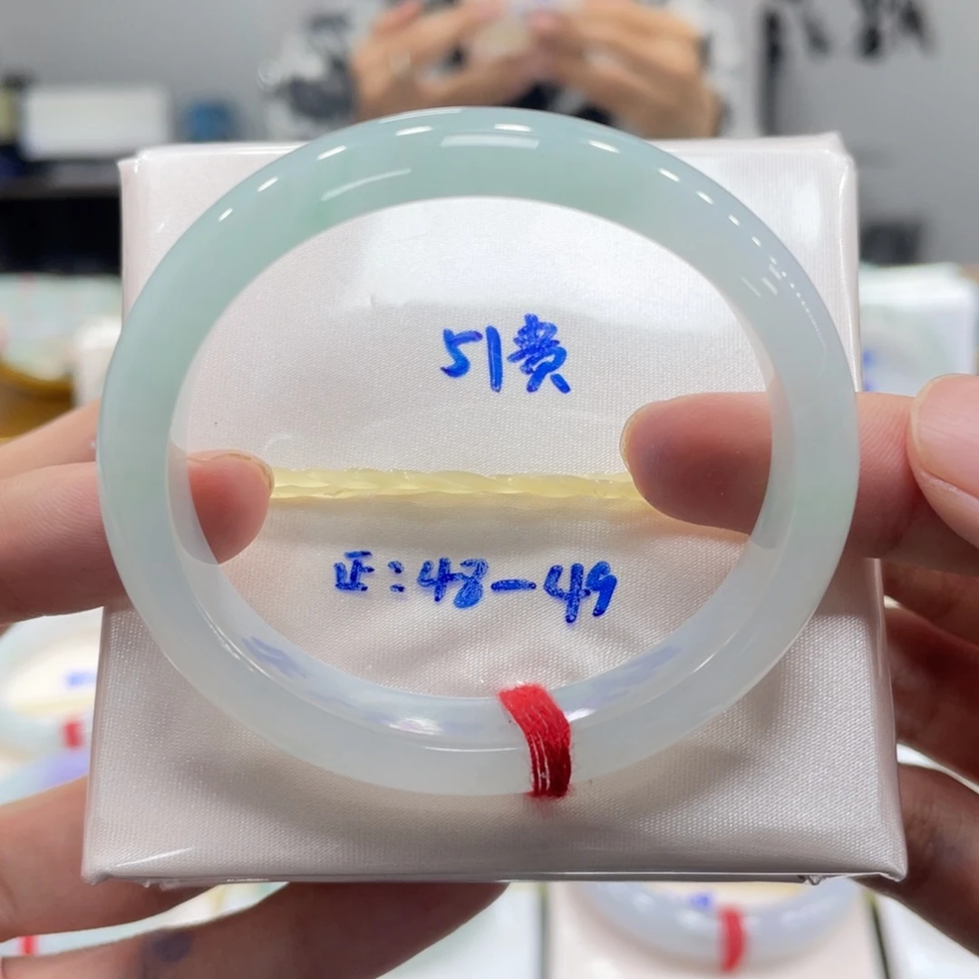 翡翠手镯未镶嵌翡翠手镯